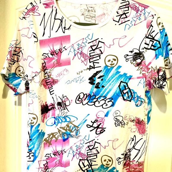 GUESS GRAFFITI MENS MEDIUM